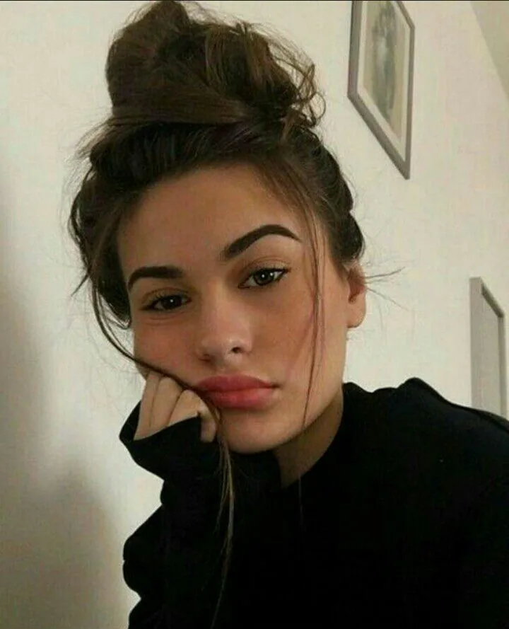 Source face used as the face swap reference